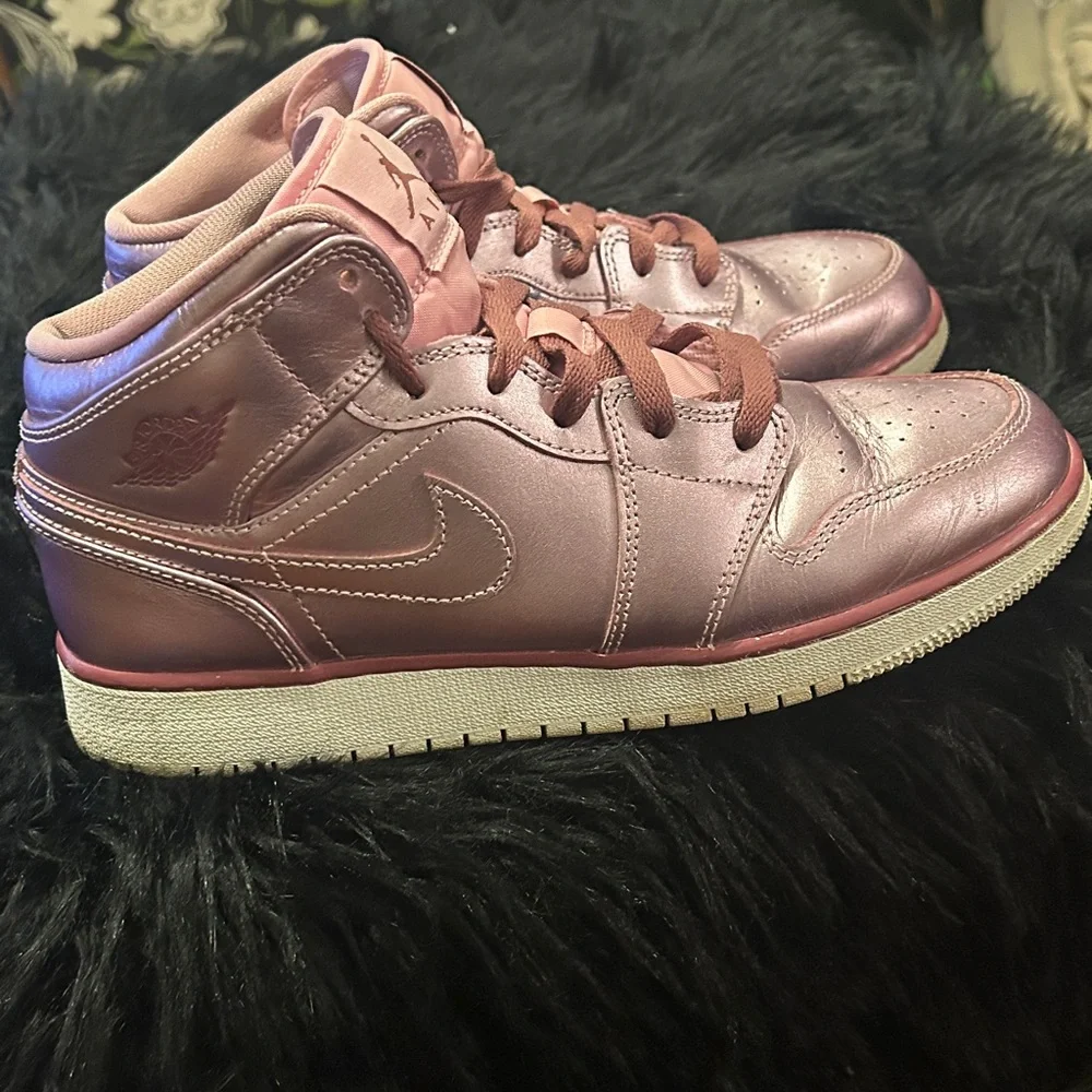 Air Jordan 1 Mid SE GS 'Metallic Pink Rose' Sz 8Y Big Kids HTF sz